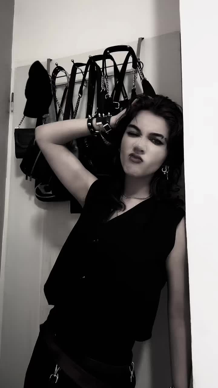 @🏴