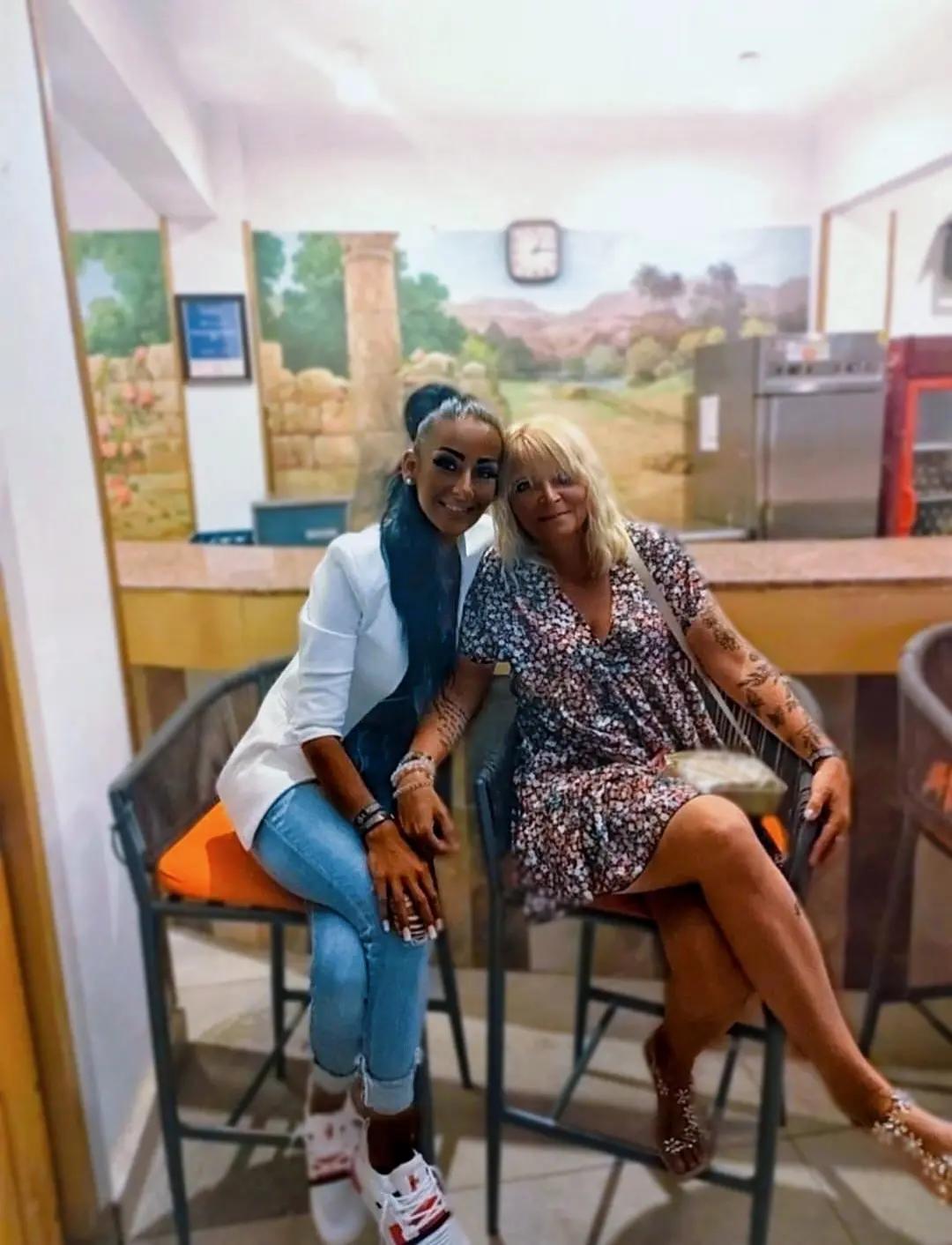 @Denisa &Scaron;arisk&aacute; 🇨🇿&🇪🇬