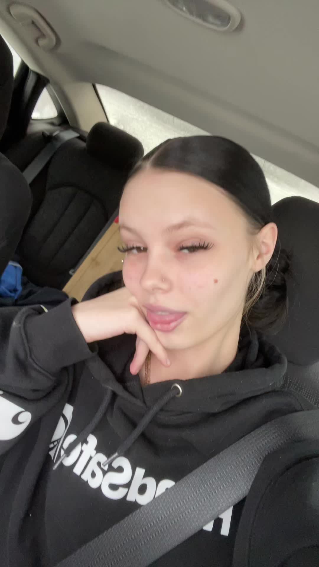 @￼