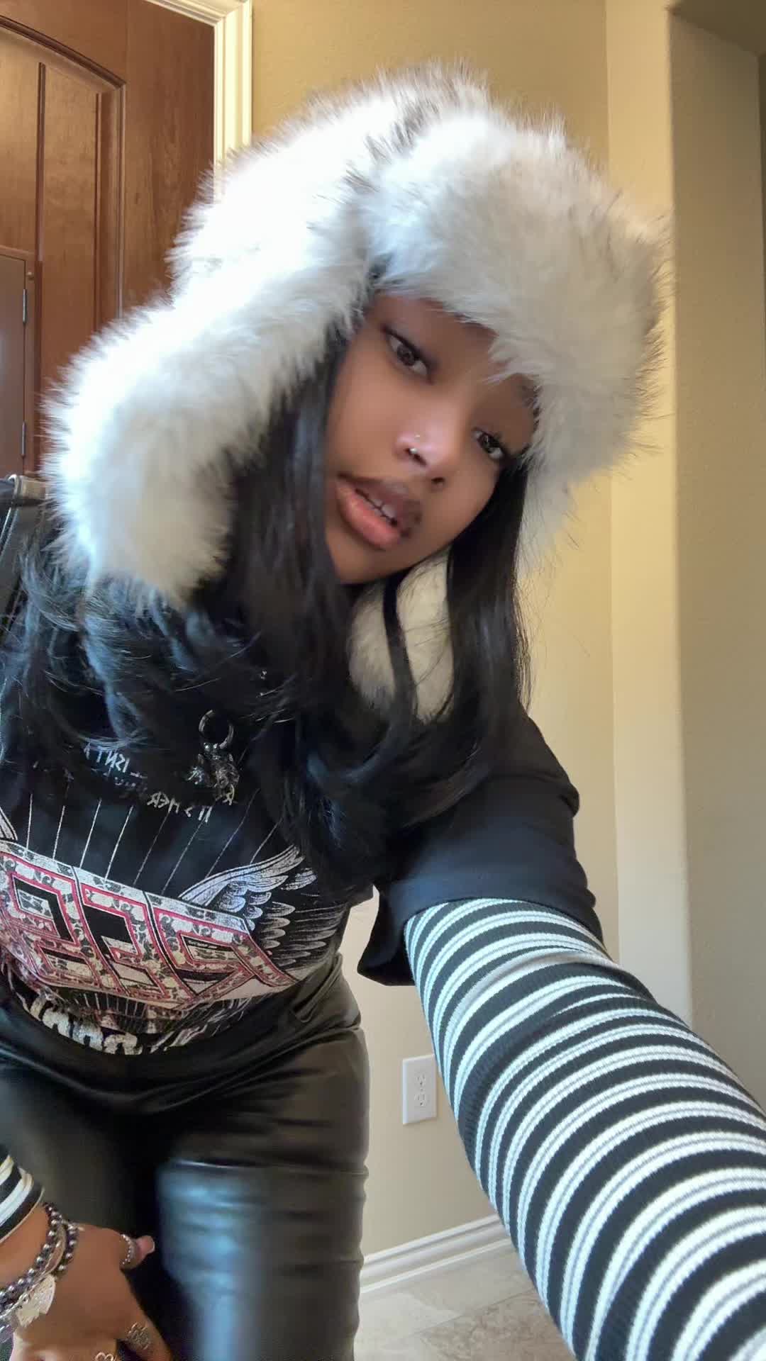 @thefakeleci