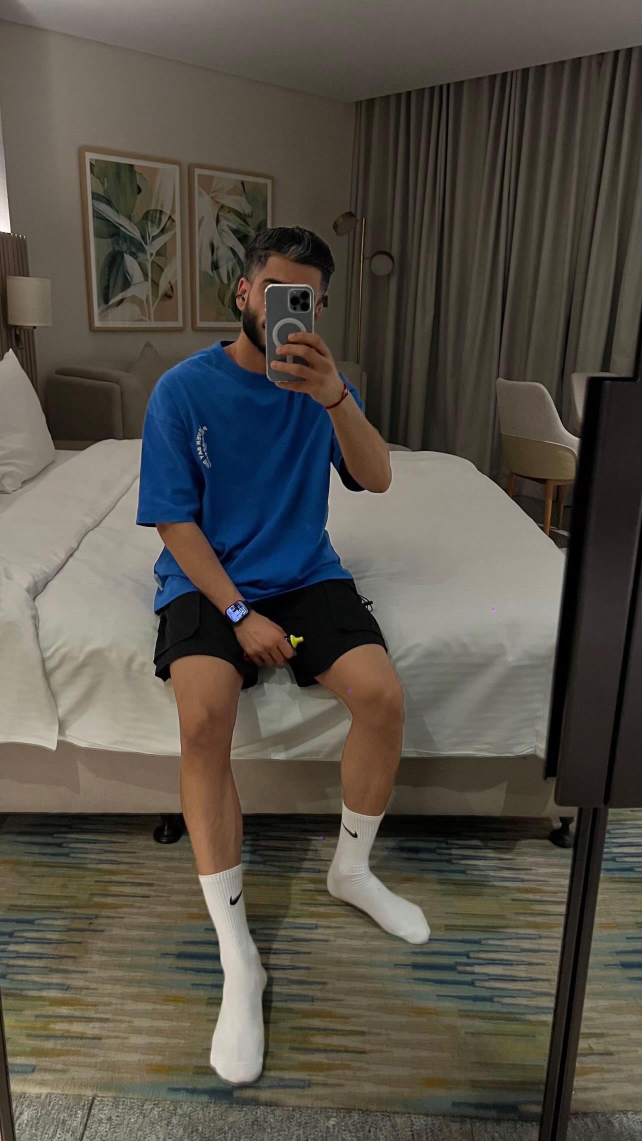 @٣