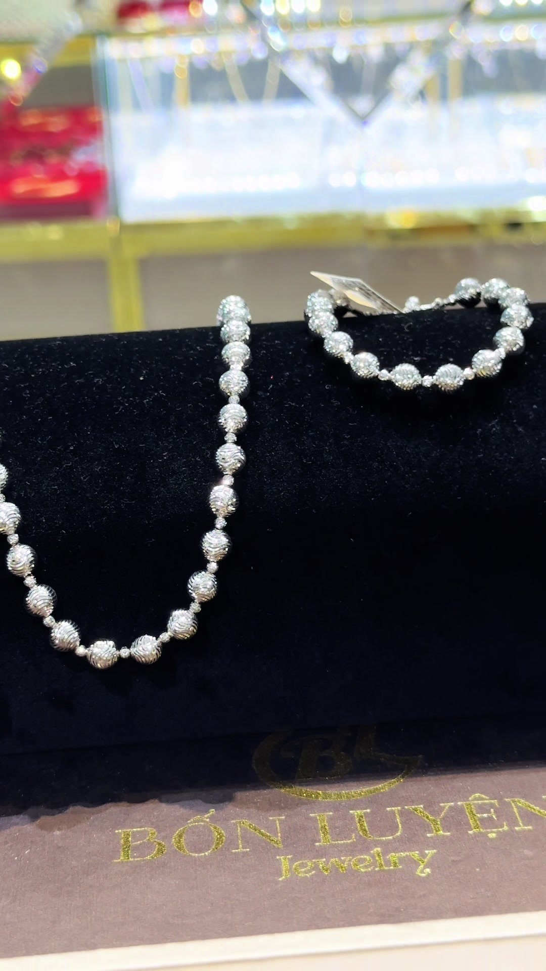 @Bốn Luyện Jewelry