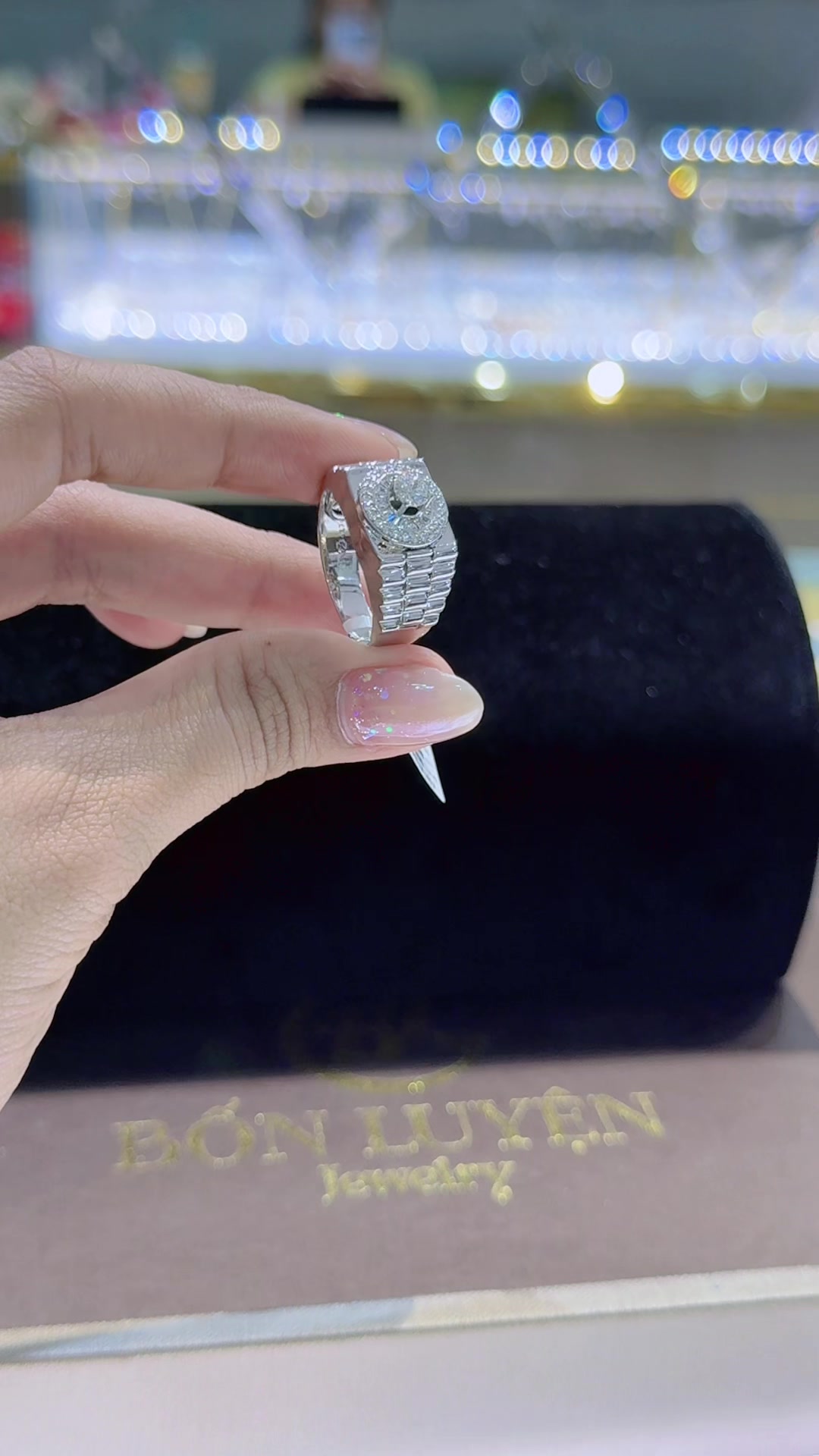 @Bốn Luyện Jewelry