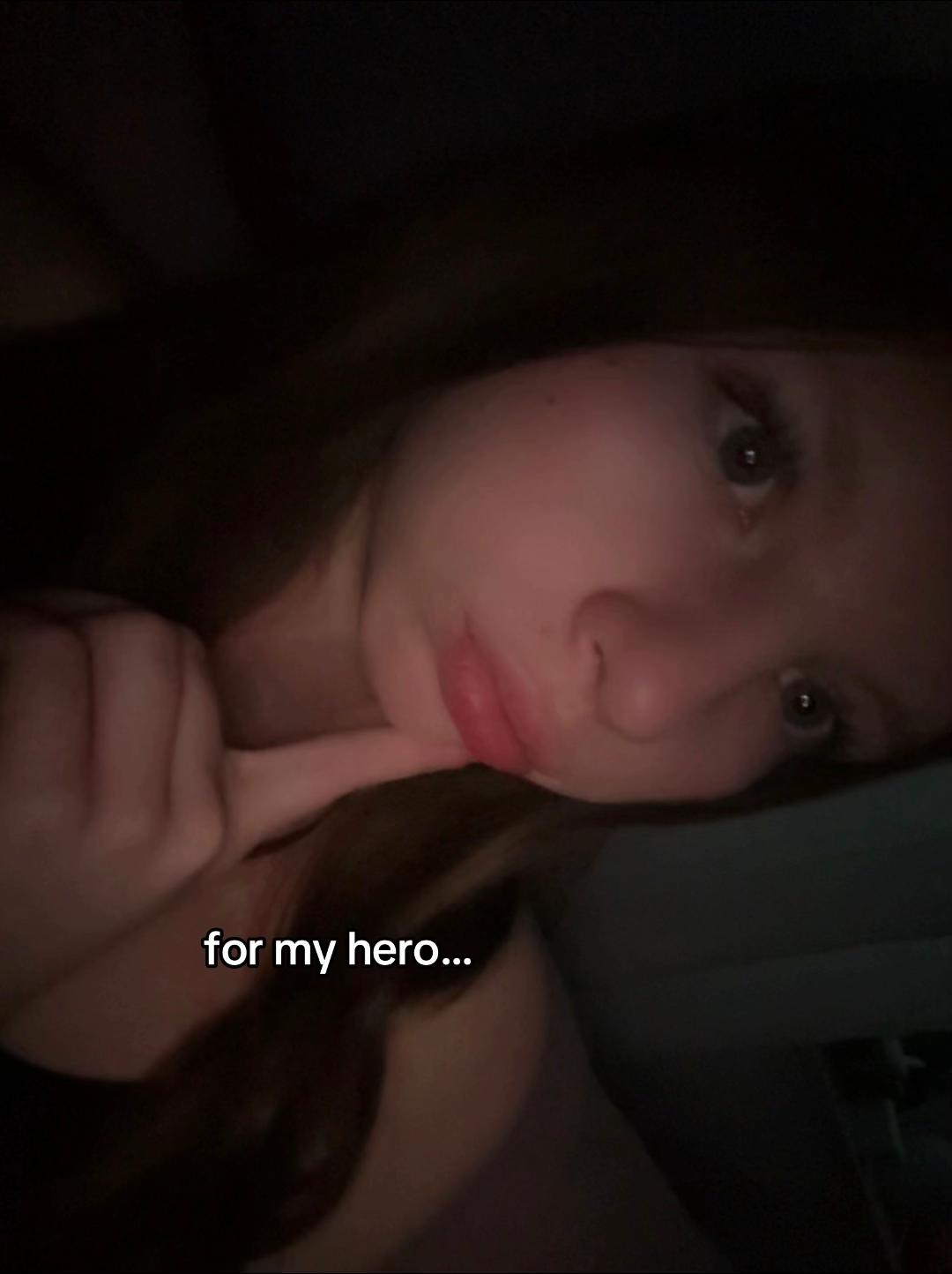 @🫰🏻
