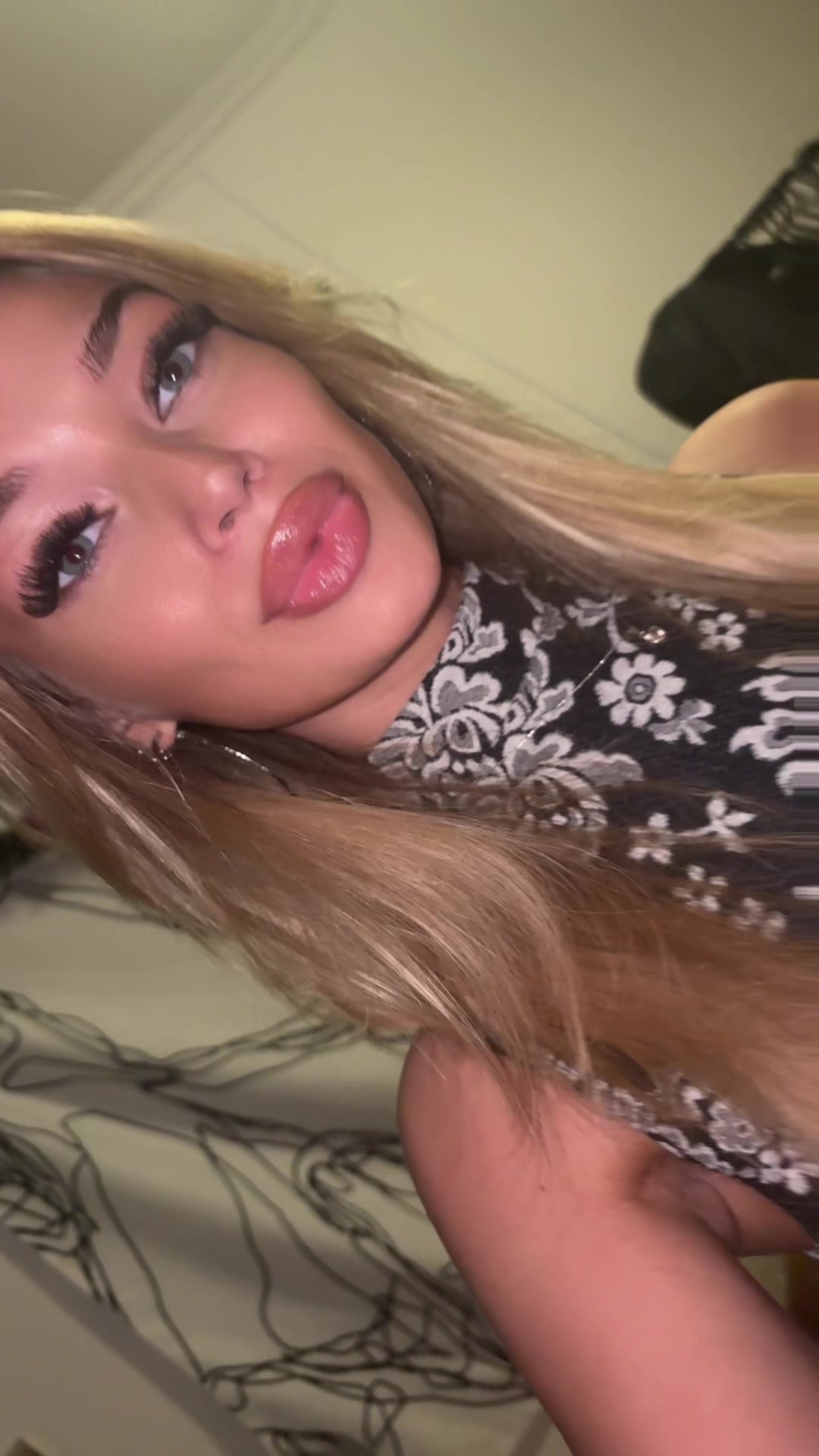 @Hancsi_._