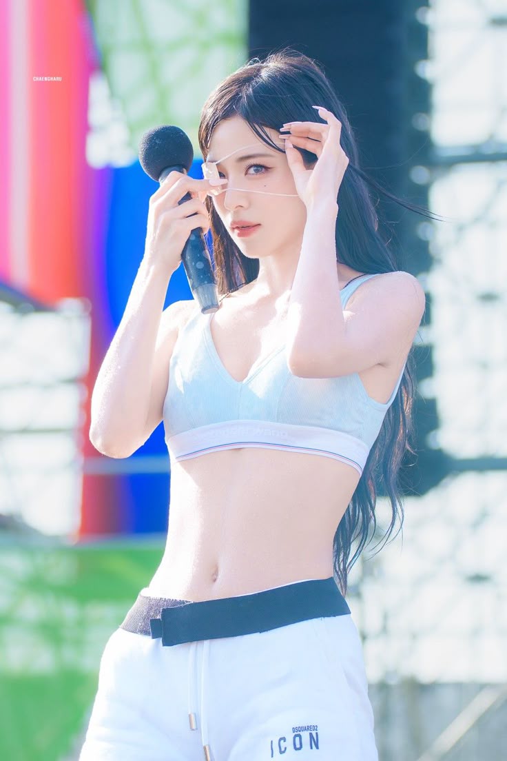 @👸🦋Universal Kpop Idols🦋👑