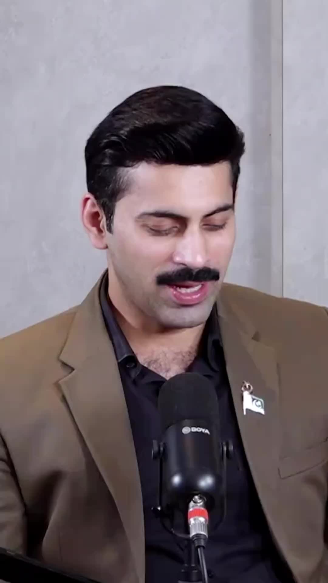 @Showbiz ki Duniya😍