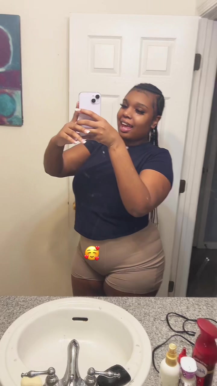 @Prettylil_ayanna15