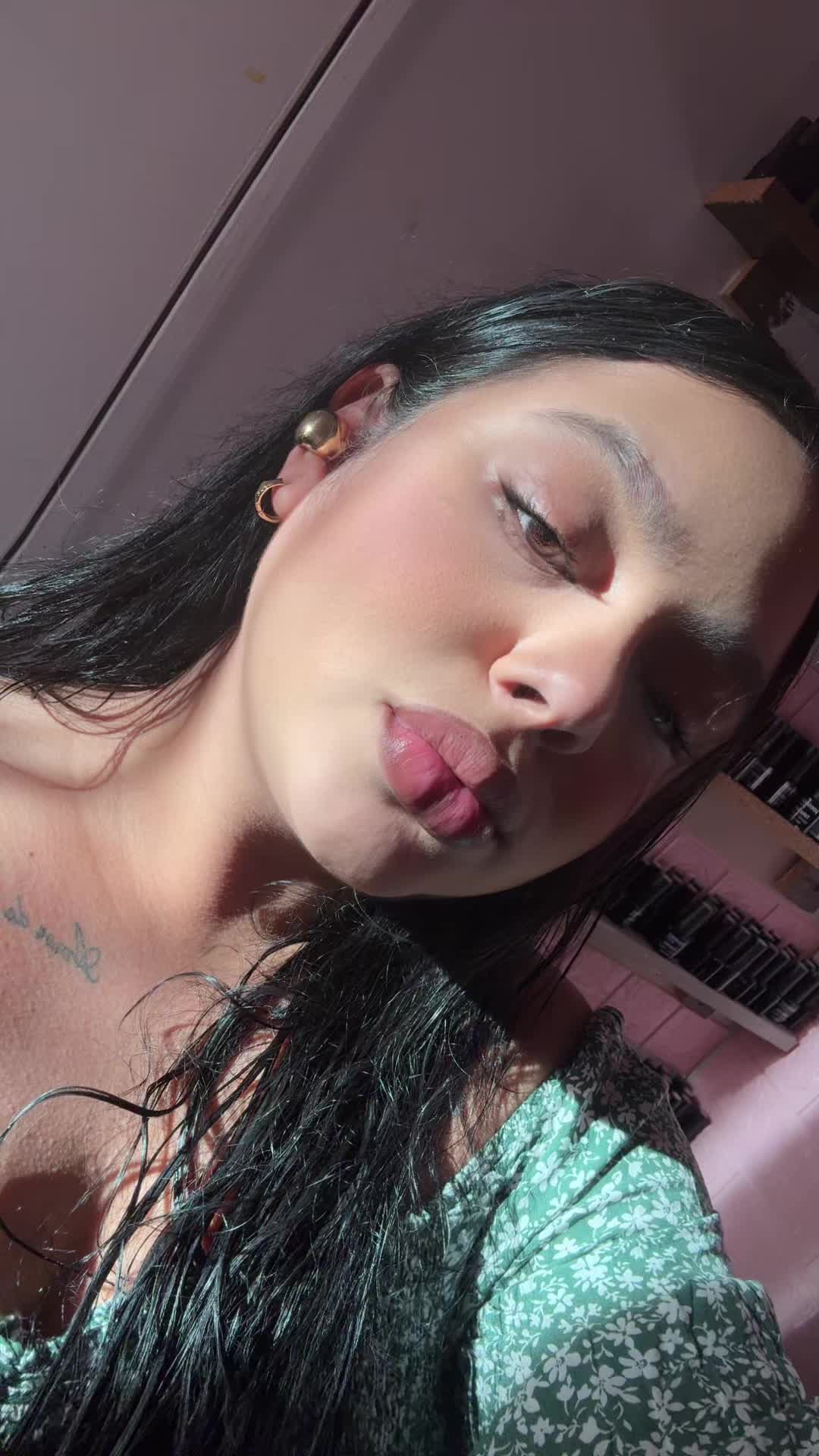 @????