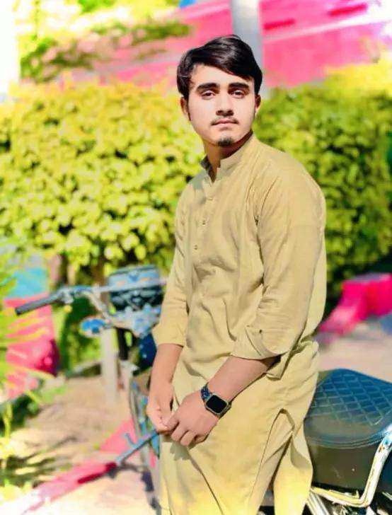@REHAN GUJJAR😎👿
