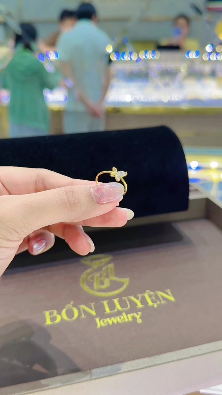 @Bốn Luyện Jewelry