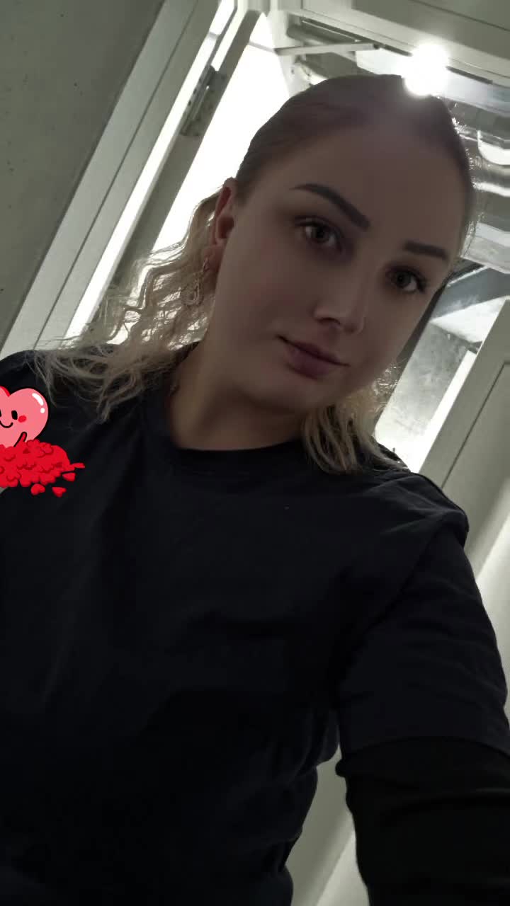 @fata_fără_z&acirc;mbet_