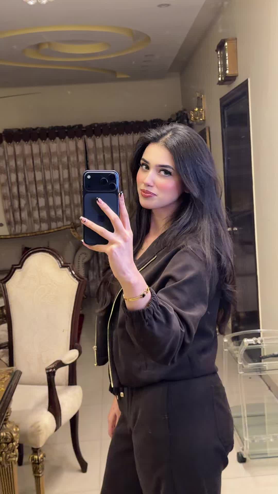 @Alina Amir