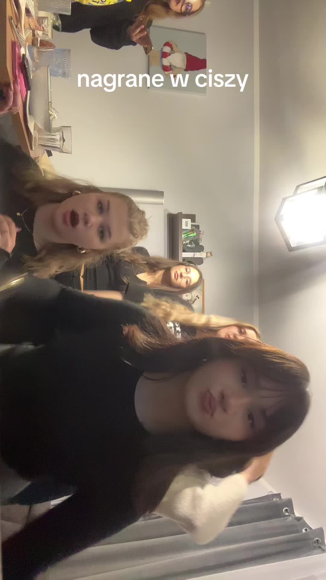 @😋