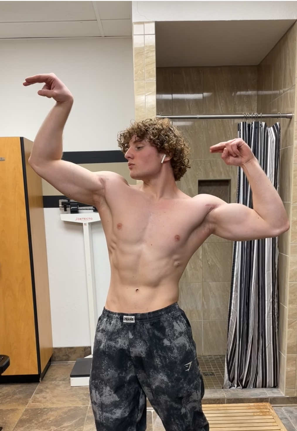 @aaroncombel855