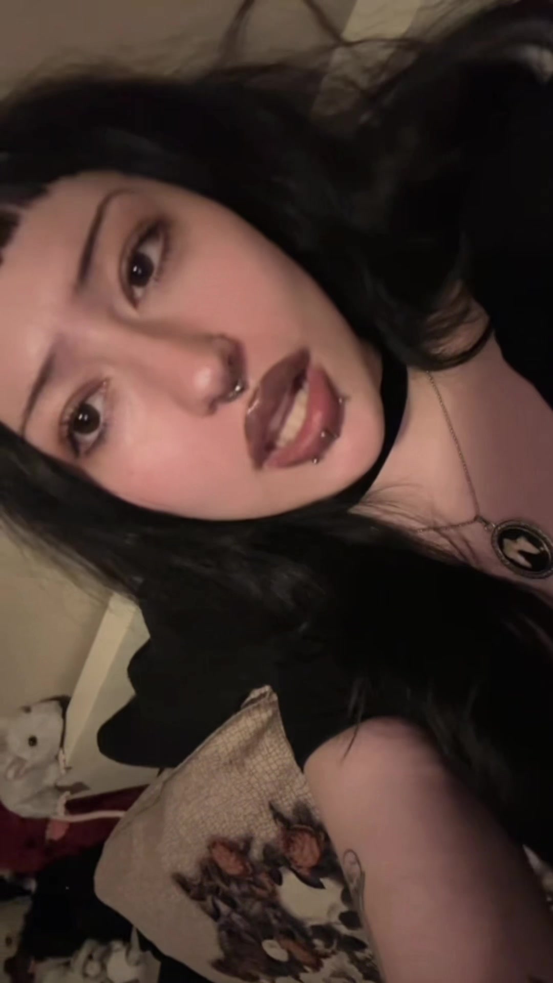 @🧟&zwj;♀️