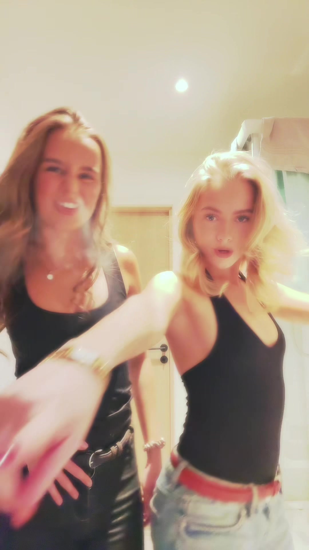 @𝑵𝑶𝑹𝑨 𝑬𝑳𝑰𝑵𝑬