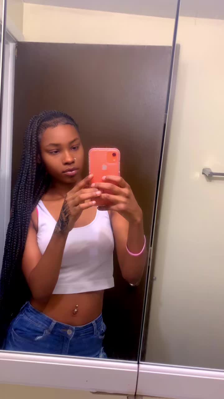 @0nly1lilbree_