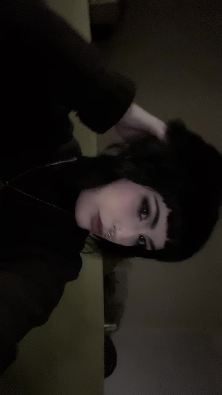 @|-/ 𝙻𝚎𝚎 . . .