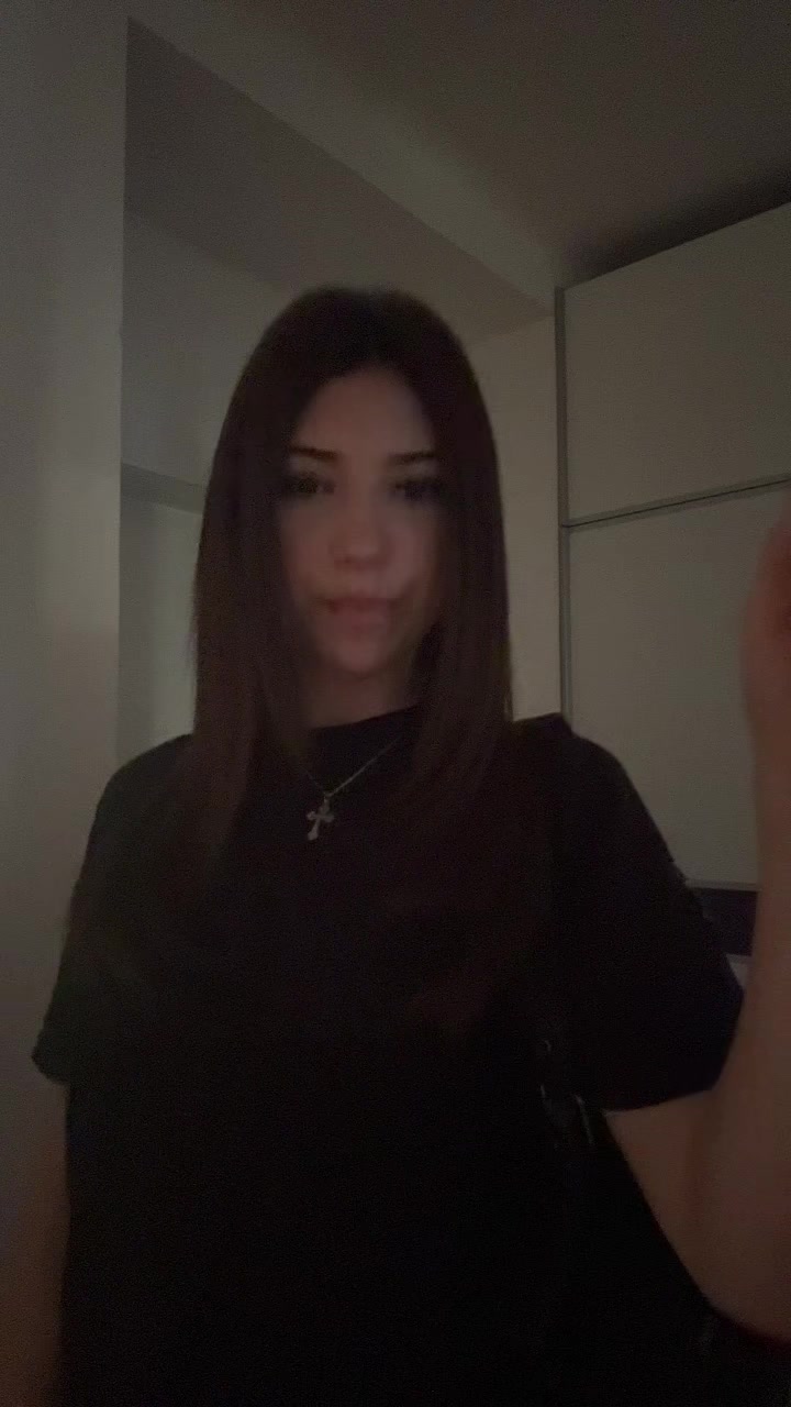@𝒱.