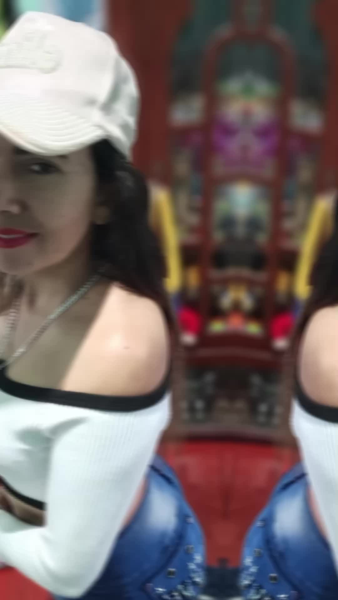 @Diana. Te sigue
