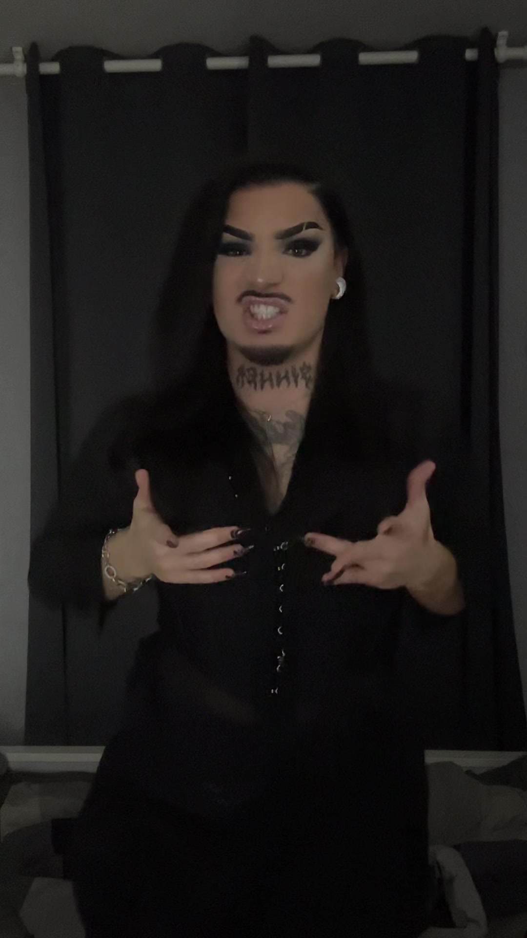 @𝐢𝐜𝐲 𝐠𝐨𝐫𝐠𝐨𝐧🐍