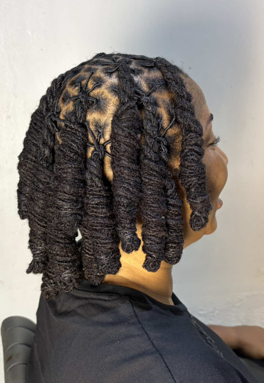 @FEMALE BARBER/LOCTICIAN IN LAG