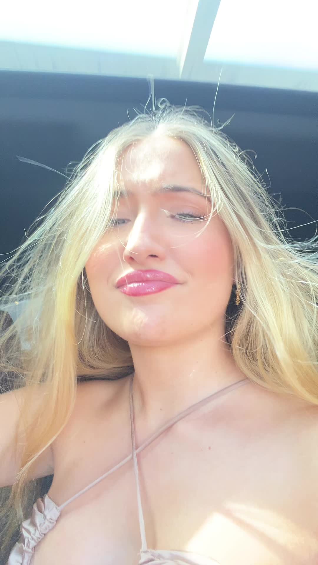 @Inesxu