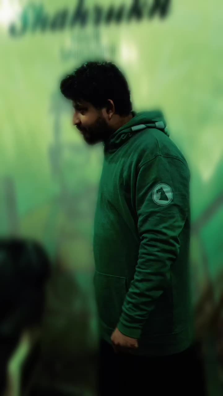 @Mr ShahRukh Cut