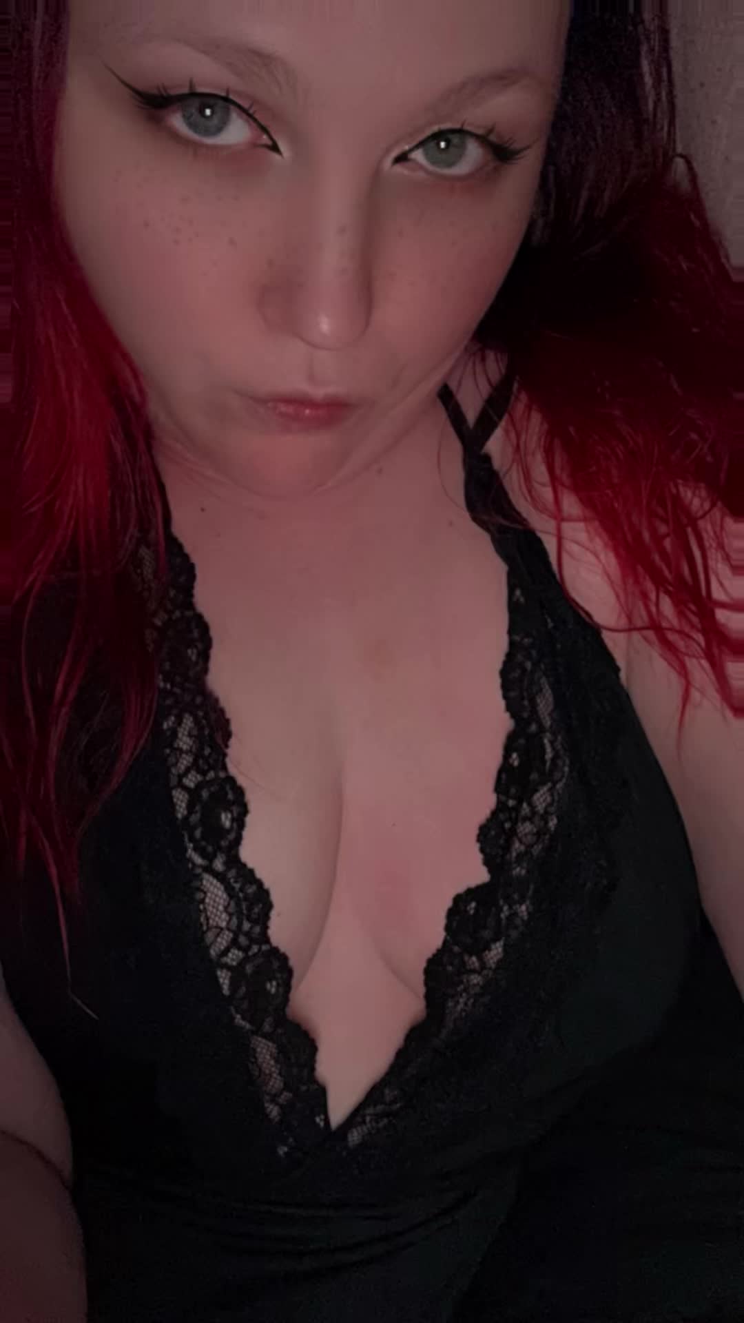 @foxyqueenbossred🦊