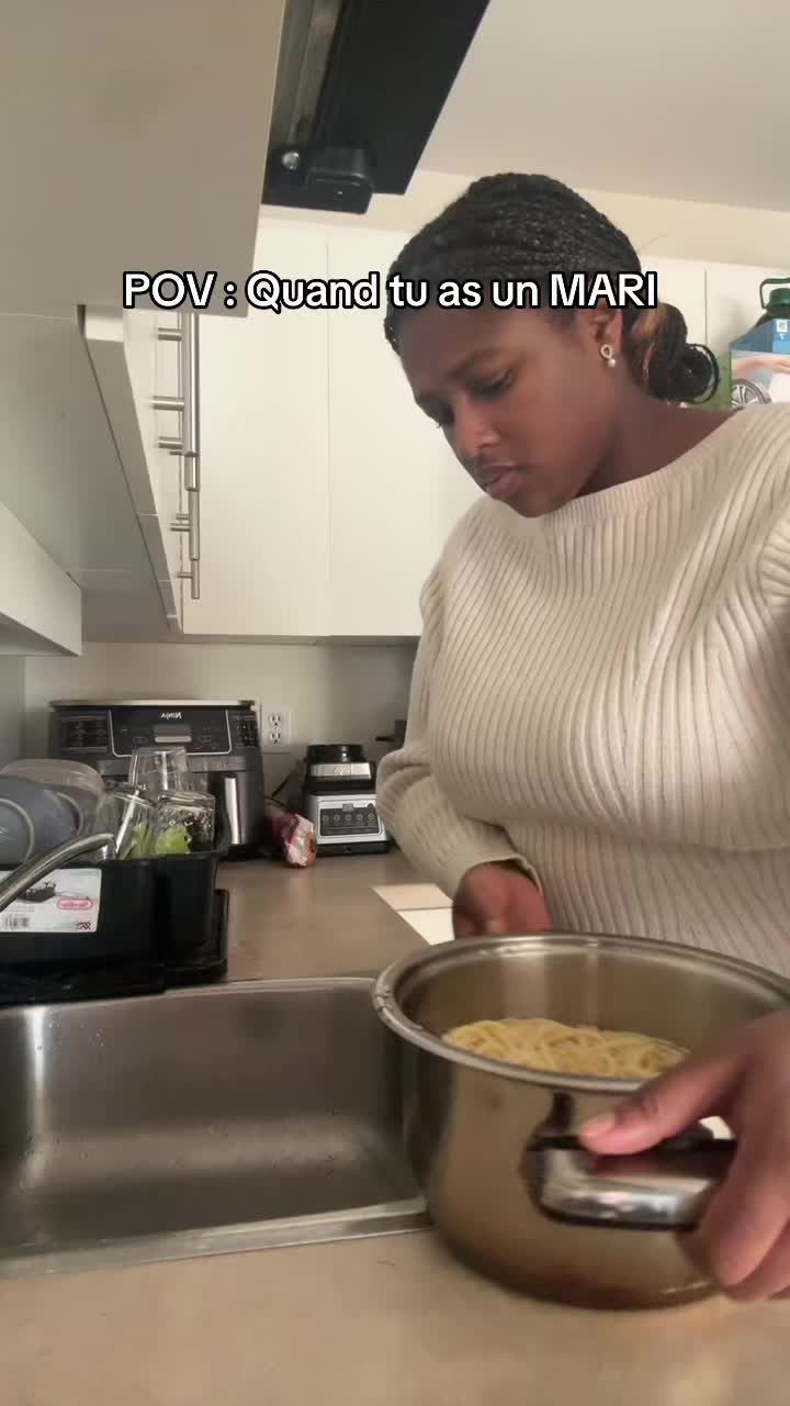 @🧑🏿&zwj;🦱👧🏾