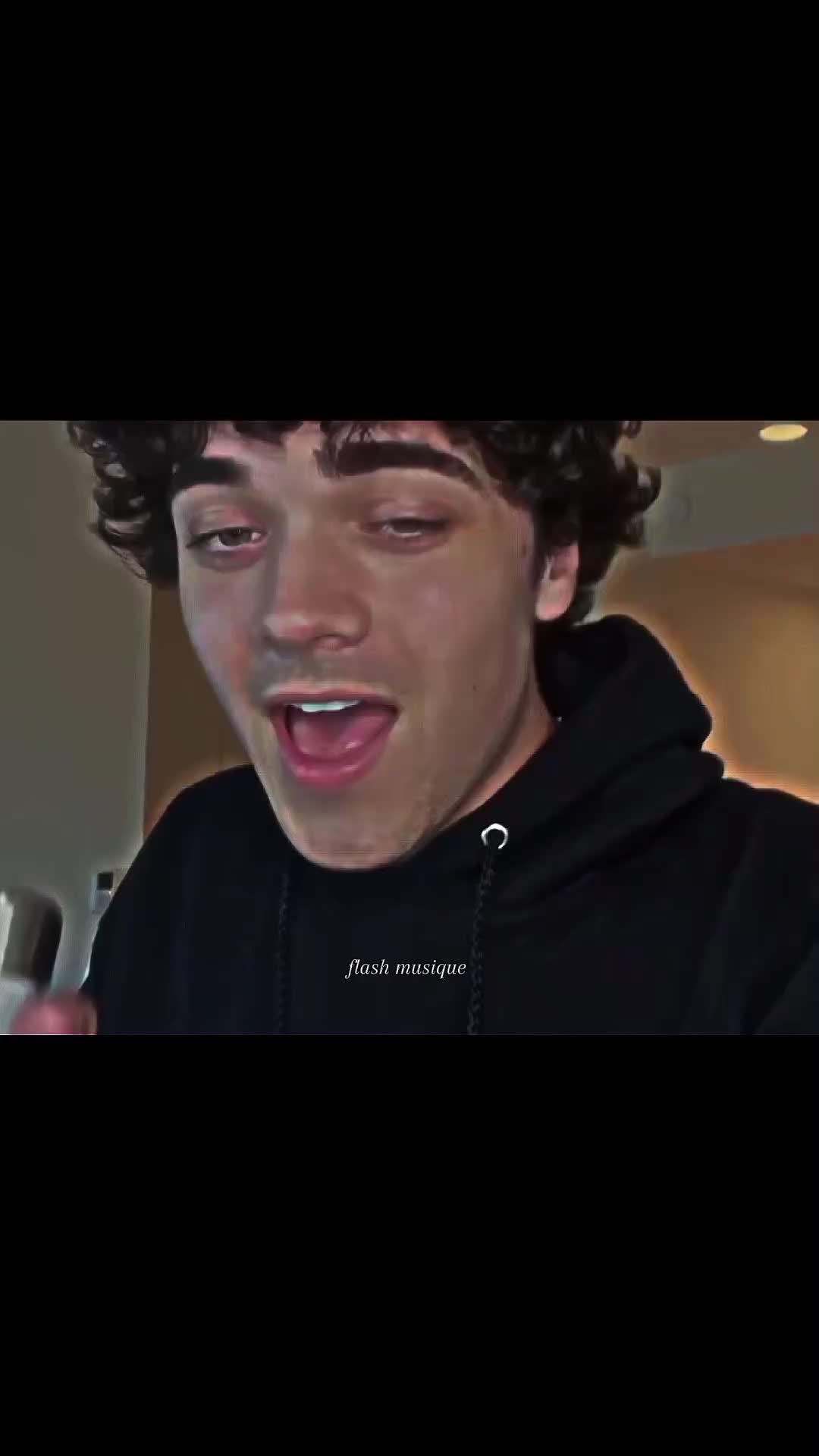 @𝙛𝙡𝙖𝙨𝙘𝙝_𝙢𝙪𝙨𝙞𝙦𝙪𝙚