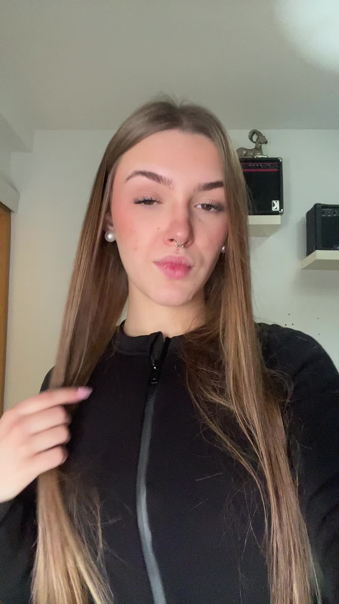 @👩🏼&zwj;❤️&zwj;💋&zwj;👨🏾