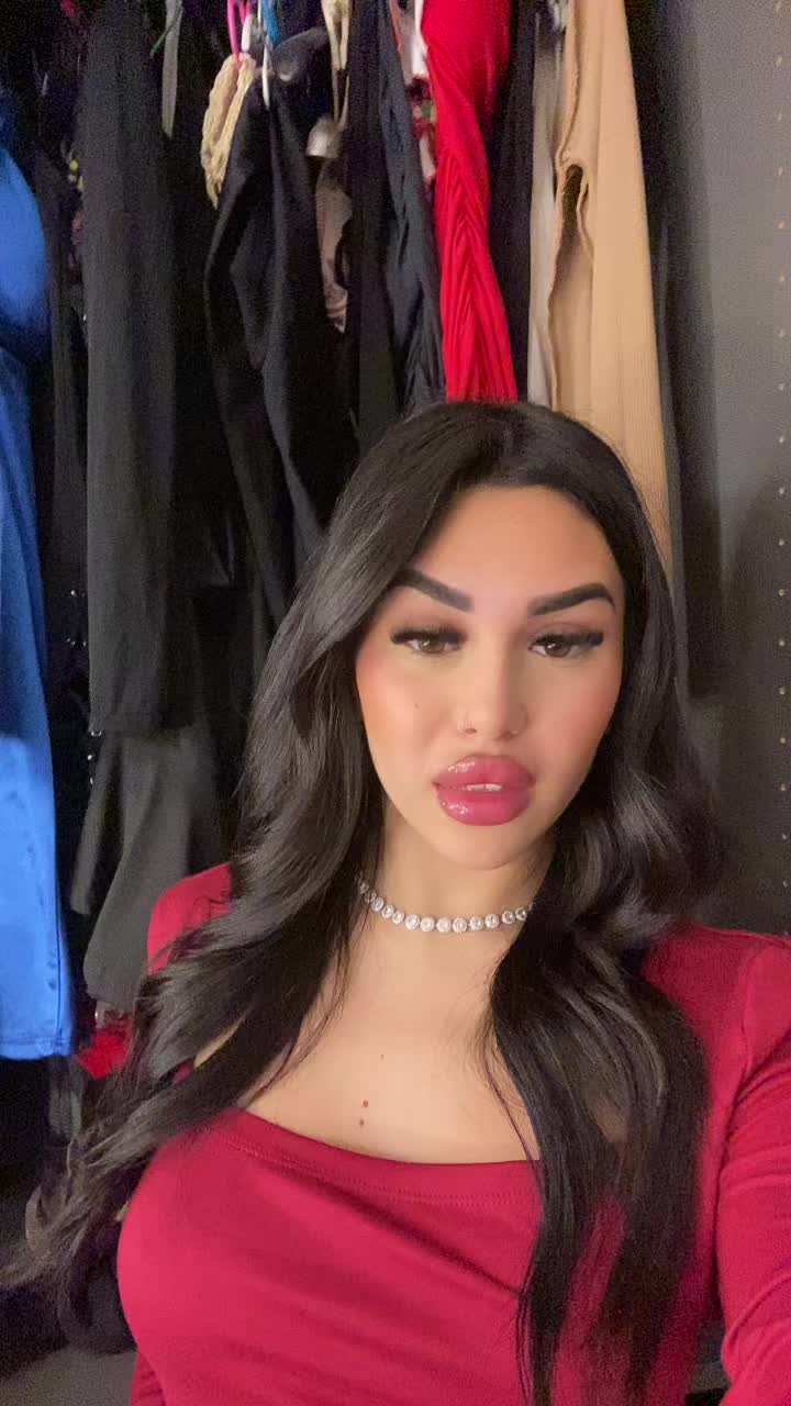 @🫦