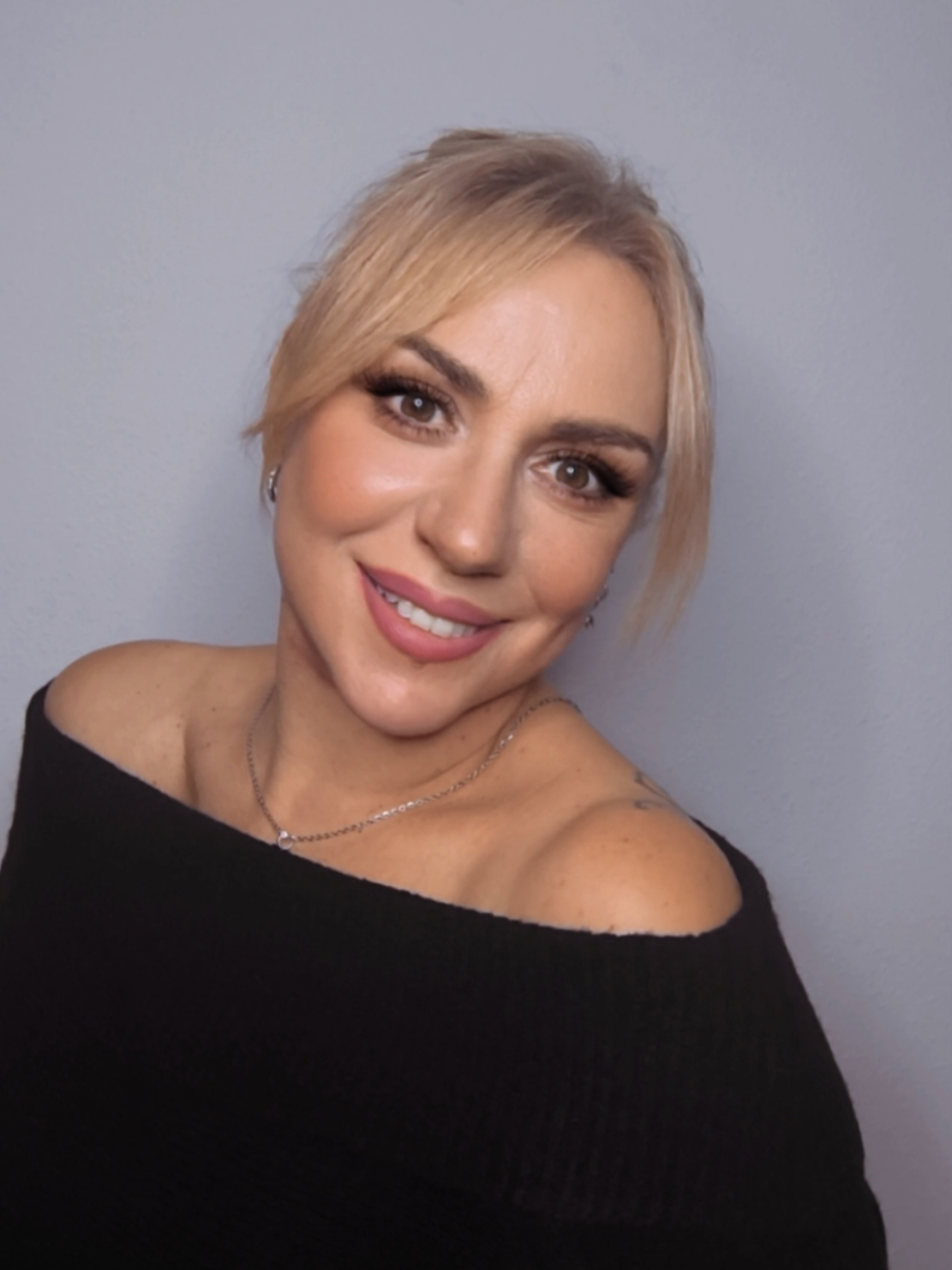 @M&oacute;nica