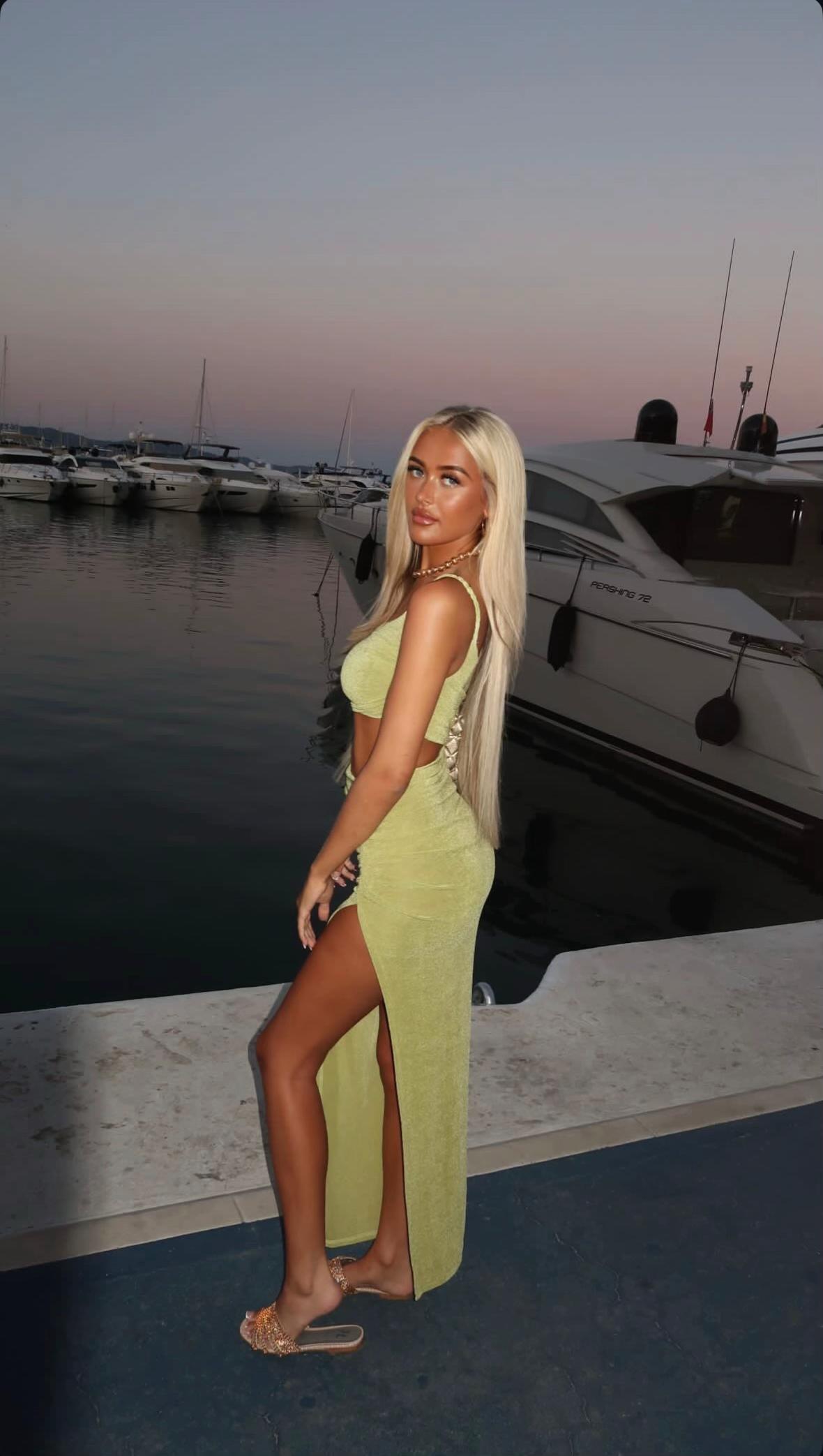 @MAKEUPBYSHOLAA