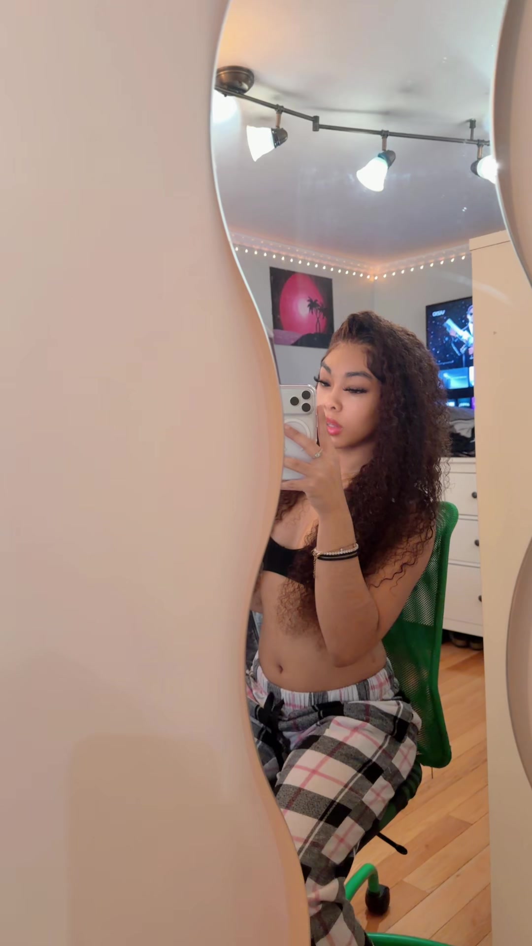 @🧞&zwj;♀️..
