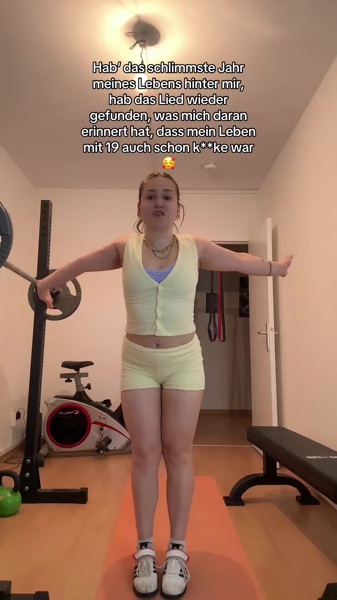 @laurassoberlife