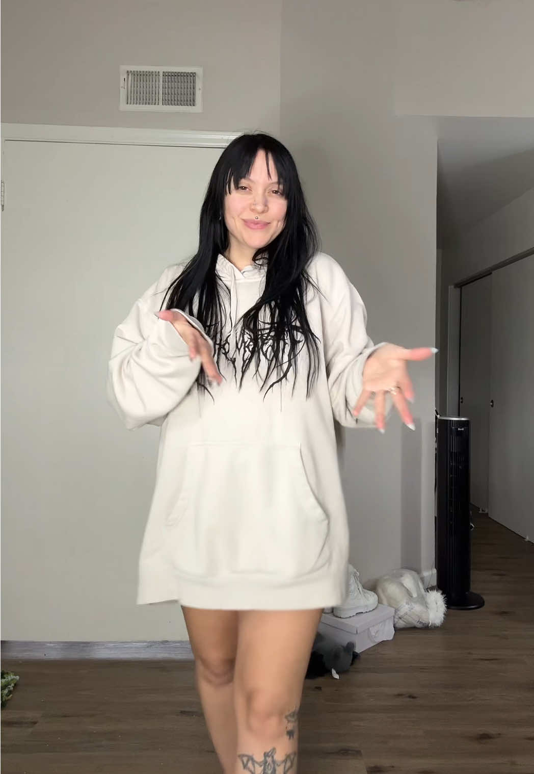 @Lunarfox_