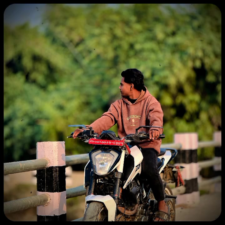 @Santosh... ❤️🩹💗❤️🔥