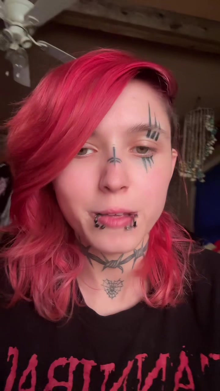 BriTheEmo (@britheemo87) - Urlebird
