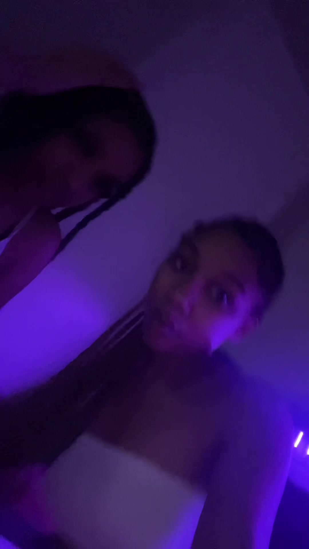 @E👅