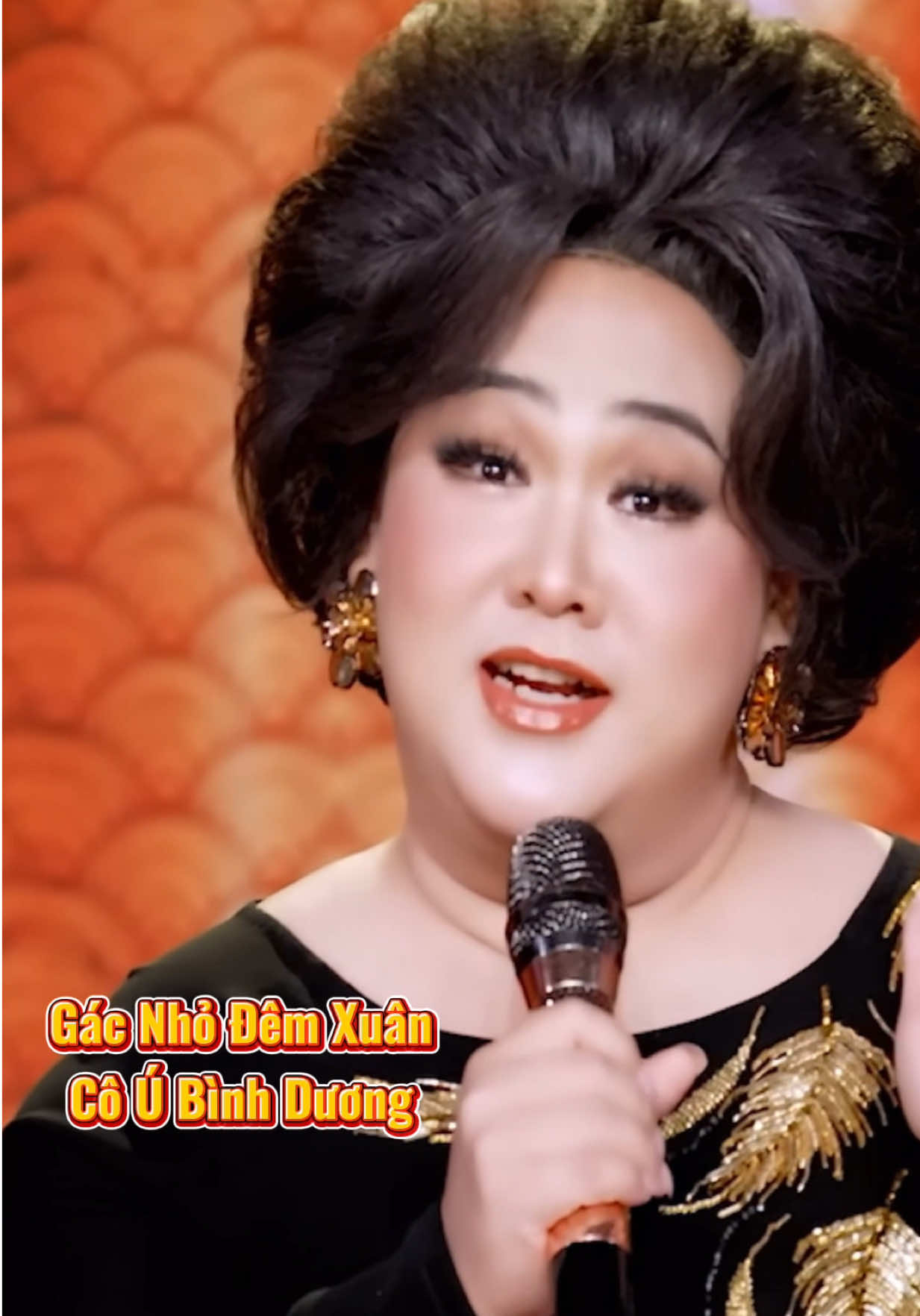 @C&ocirc; &Uacute; B&igrave;nh Dương.