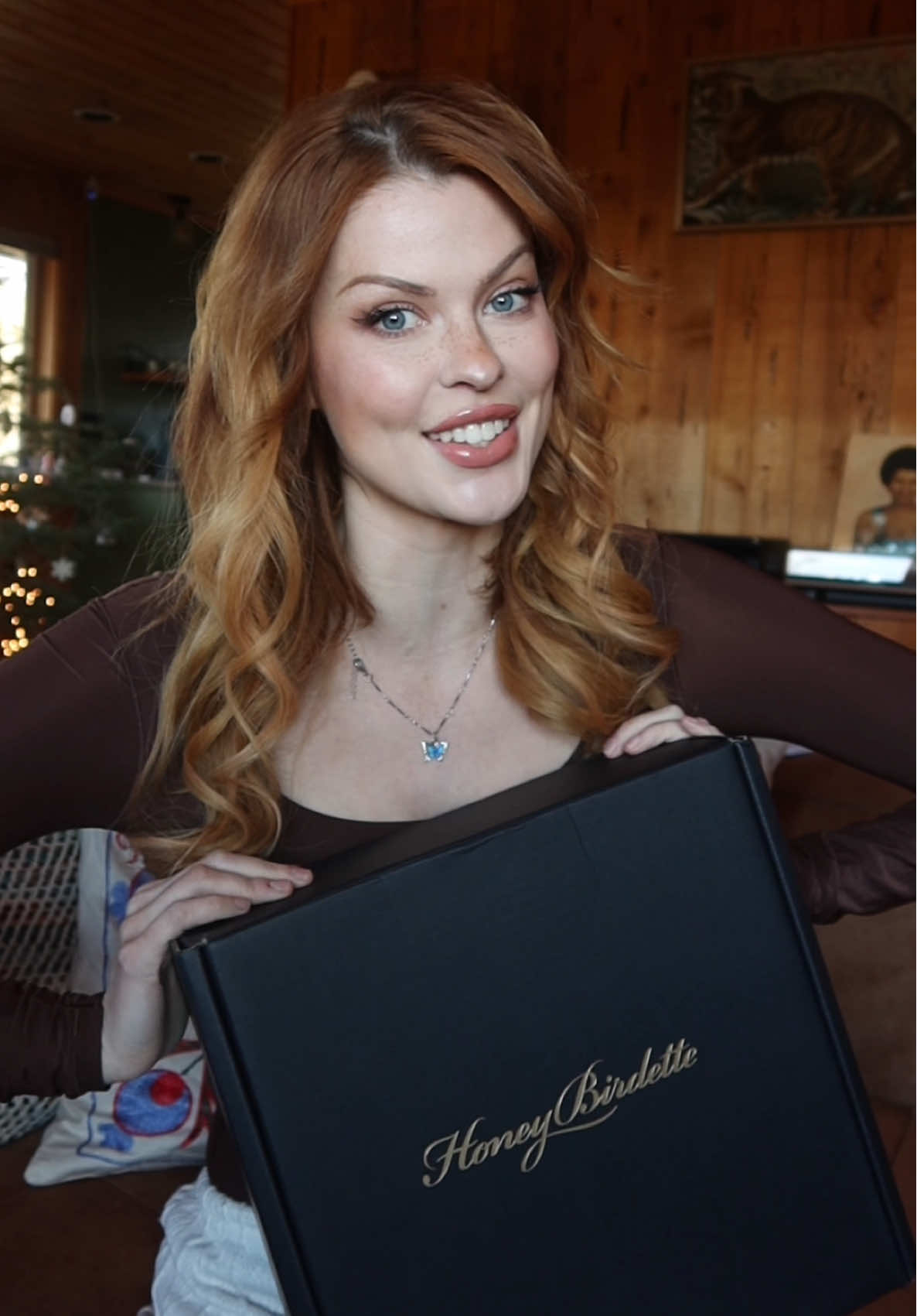 Elly Clutch🍒🪽 (ellyclutchofficial) Urlebird