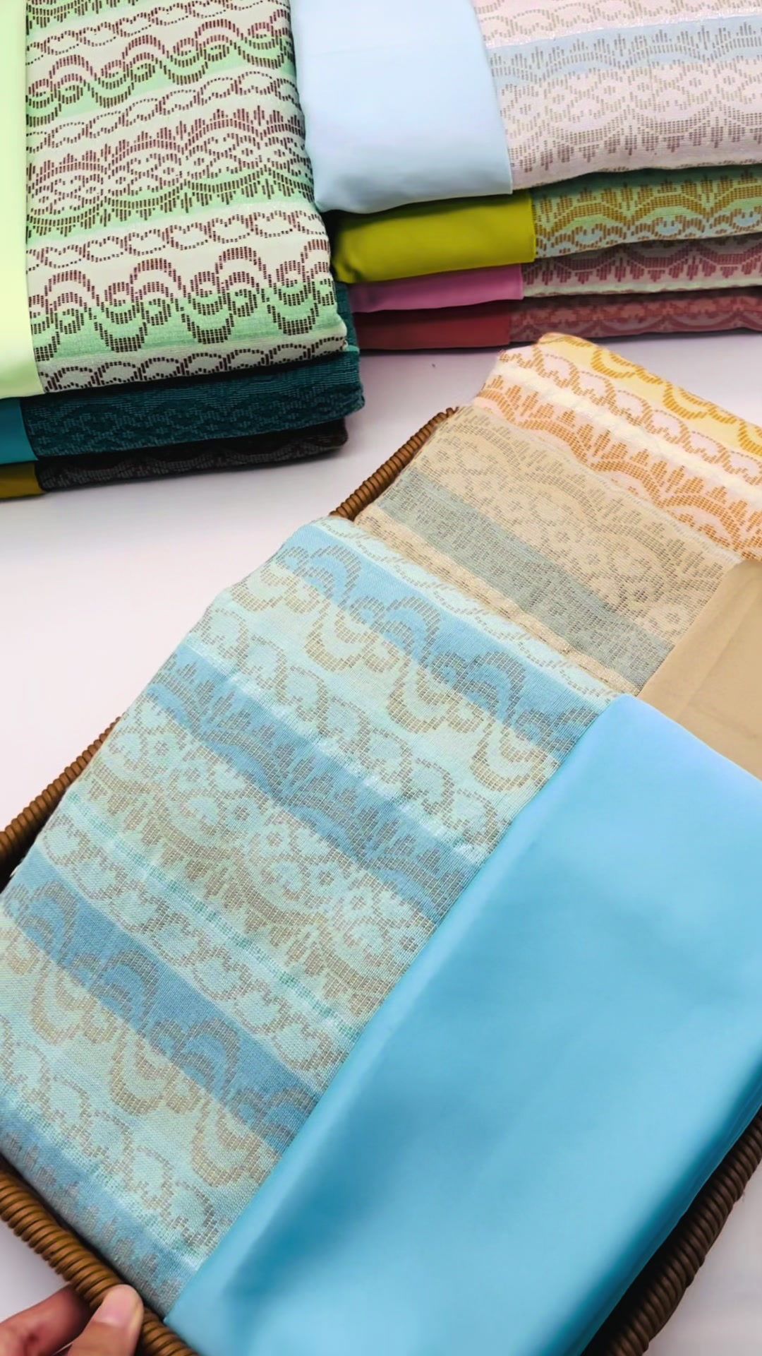 @Snow Thiri Silk & Fabric