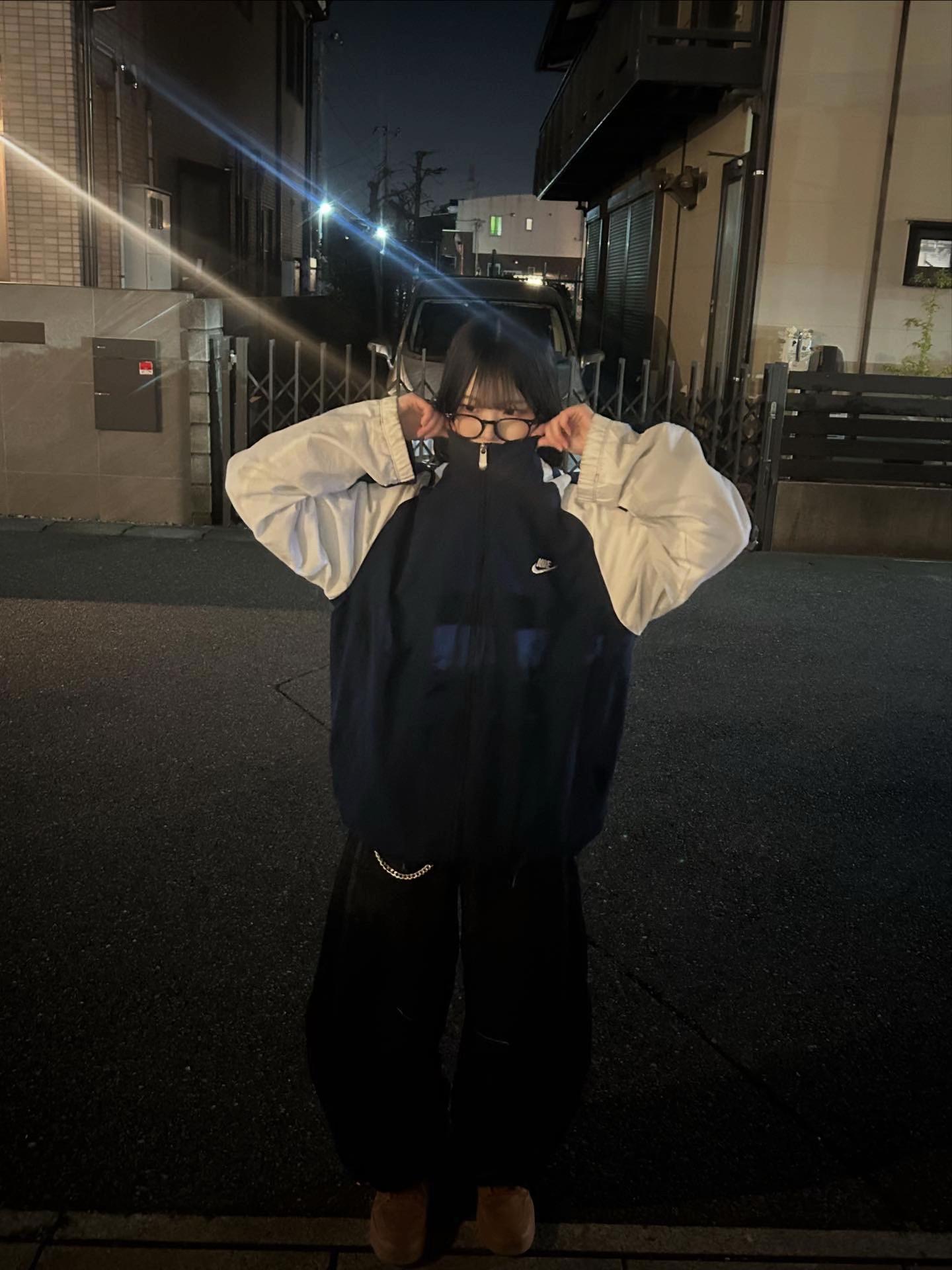 @明依