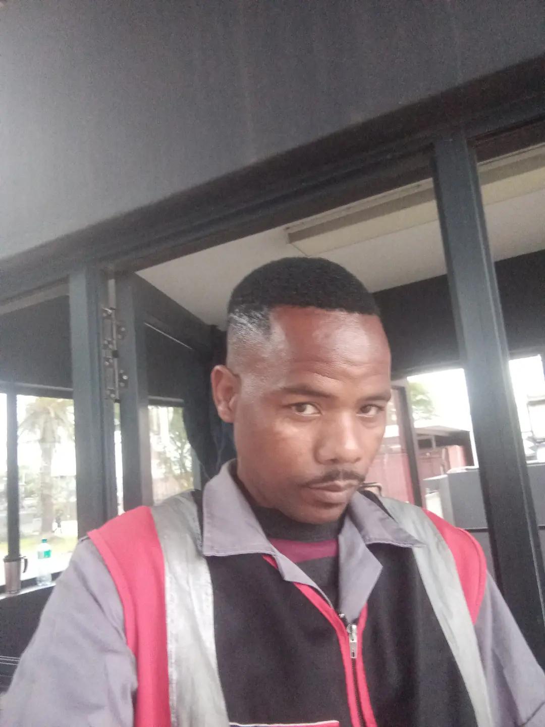 @MBEKEZELI_SAWONI_30