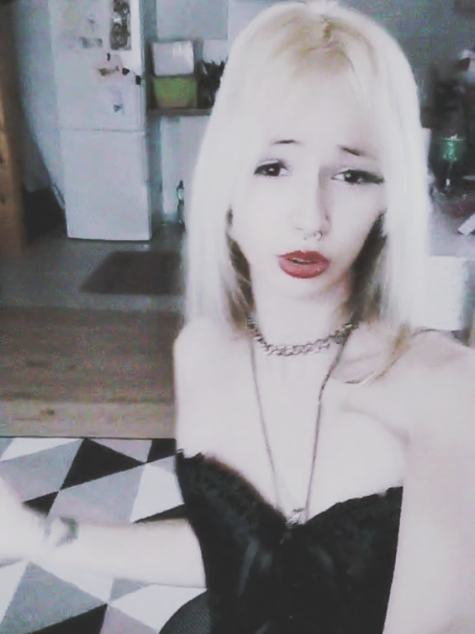 @FeLavi._xLoy♰★