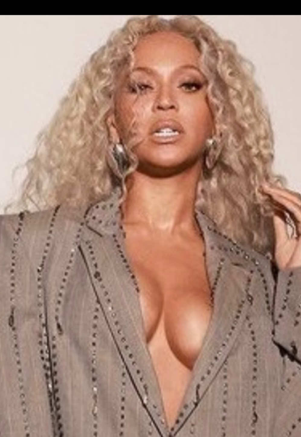 @Sophie 🐝