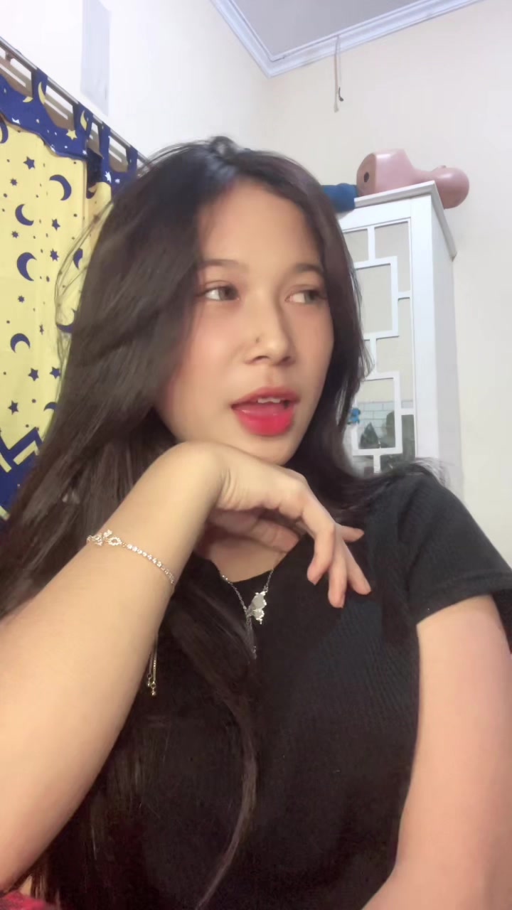 @𝒱